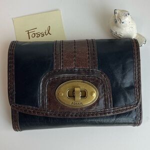 Fossil 🗝️ Genuine Leather Wallet